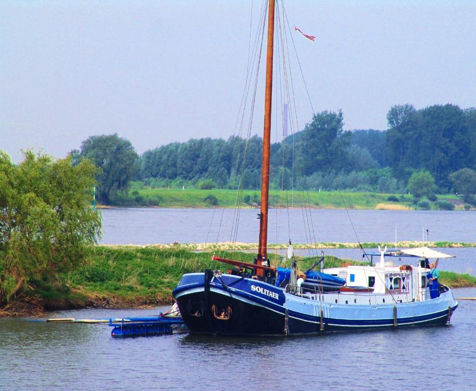 Rhein River Guesthouse - Direkt Am Rhein Леверкузен Экстерьер фото