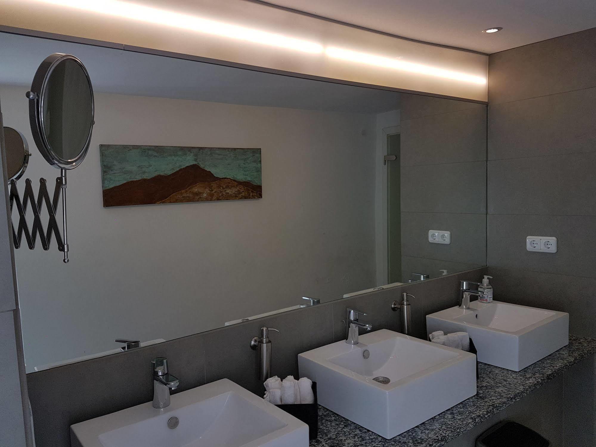 Rhein River Guesthouse - Direkt Am Rhein Леверкузен Экстерьер фото